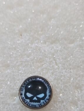 Harley-Davidson Black and Silver Skull Ginger Snap 18mm